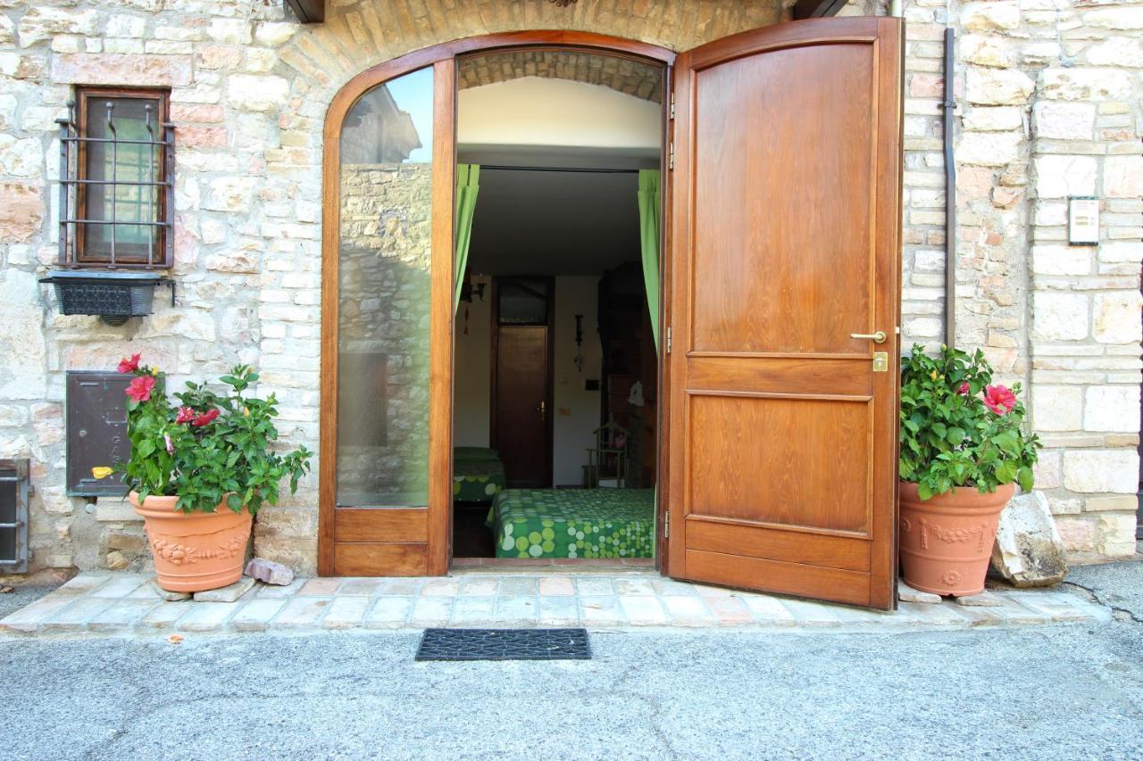 Monolocale L'Anfiteatro Romano Assisi Eksteriør billede