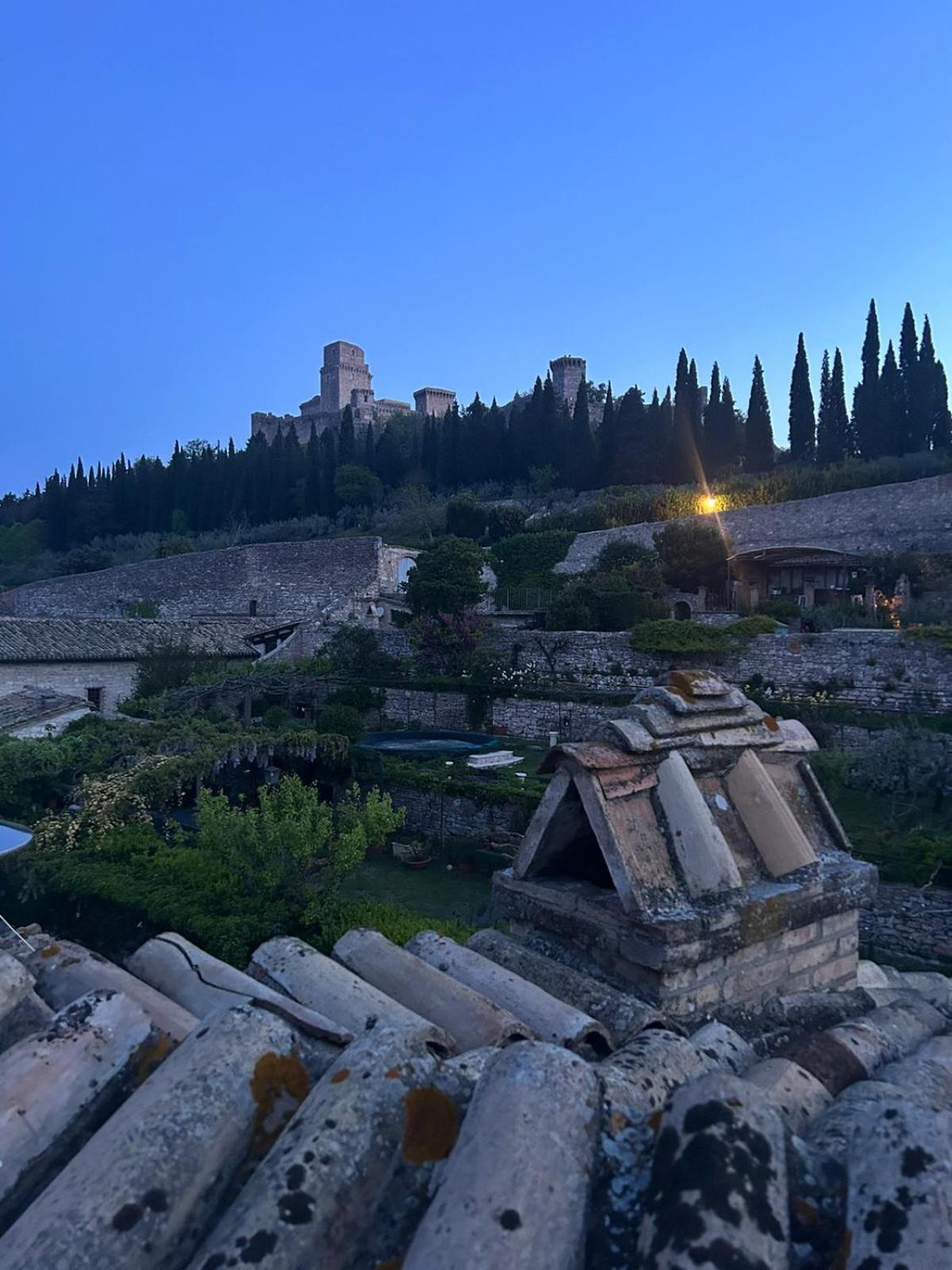 Monolocale L'Anfiteatro Romano Assisi Eksteriør billede